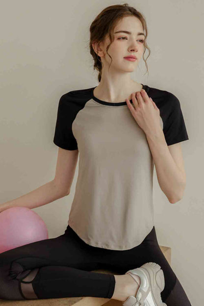 Round Neck Short Raglan Sleeve T-Shirt